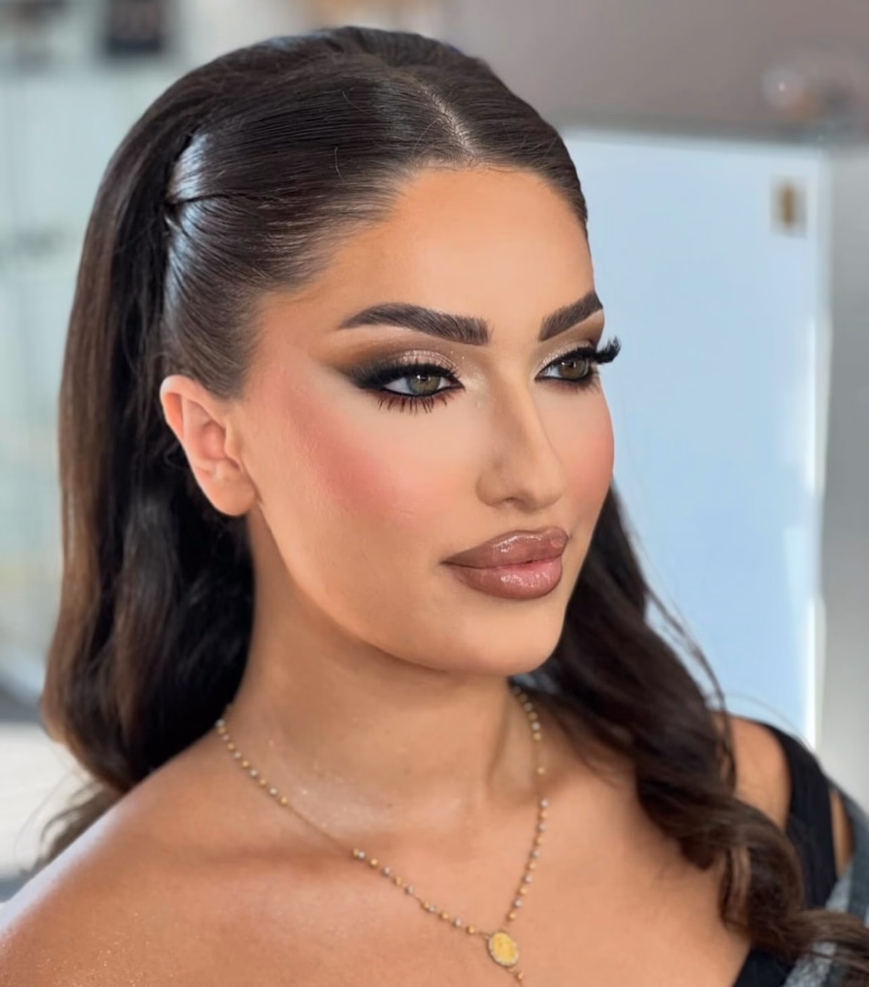 Luxury smoky eye glam makeup for an evening event by Elani, makeup artist Dubai